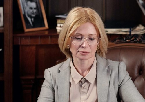 What is the job description for a legal secretary?